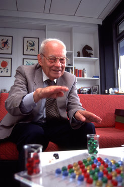 Manfred Eigen in 2001