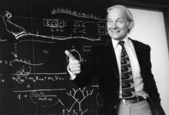 Manfred Eigen während einer Vorlesung im Jahr 1979.