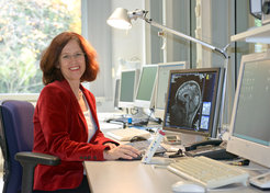 Neurowissenschaftlerin Renate Schweizer von der Biomedzinischen NMR Forschungs GmbH beschäftigt sich mit der Kartografie von Gehirnen. Ihr spezielles Forschungsinteresse gilt der Gehirnregion der so genannten Zentralfurche.