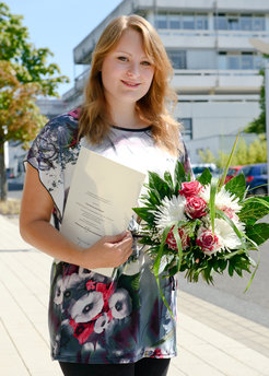 Patricia Scholtyssek holt einen Azubipreis ans MPI für biophysikalische Chemie.