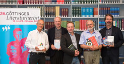 Walter Stühmer vom MPI für Experimentelle Medizin, Gregor Eichele vom MPI für biophysikalische Chemie, Johannes-Peter Herberhold von der Göttinger Literaturherbst GmbH, Ulrich Christensen vom MPI für Sonnensystemforschung und Steven Vertovec vom MPI zur Erforschung multireligiöser und multiethnischer Gesellschaften (von links) stellten auf der Pressekonferenz zur Vortragsreihe „Wissenschaft beim Göttinger Literaturherbst“ die diesjährigen Sprecher vor.