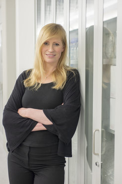 Dr. Melina Schuh