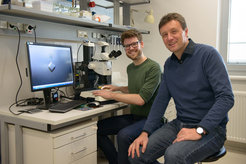 Hauke S. Hillen and Patrick Cramer (from left) at work.